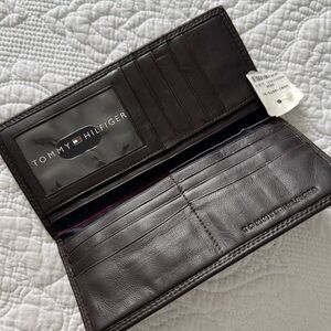 Tommy Hilfiger Men's Dark Brown Leather Wallet